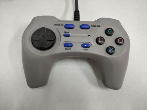 [PS2] Drátový Ovladač Speedlink FighterPad - šedý (estetická vada)