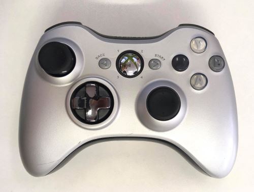 [Xbox 360] Bezdrátový Ovladač Microsoft - stříbrný (estetická vada)