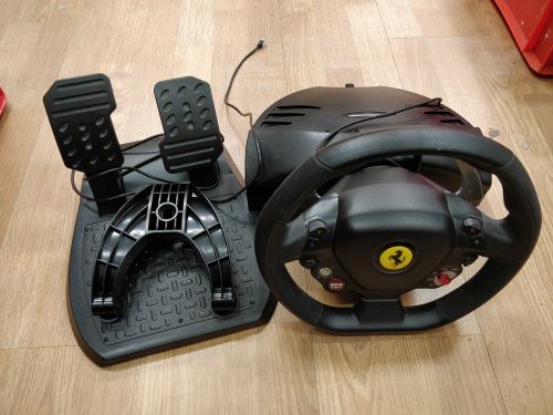 [Xbox 360|PC] Thrustmaster Ferrari 458 Italia Racing Wheel (estetická vada)