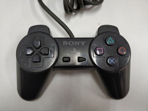 [PS1] Drátový Ovladač Sony Bez Páček - černý (estetická vada)