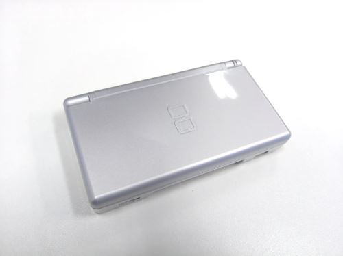 Nintendo DS Lite - Stříbrné (estetická vada)