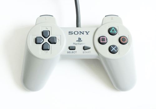 [PS1] Drátový Ovladač Sony Bez Páček - šedý (estetická vada)