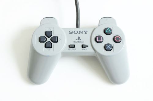 [PS1] Drátový Ovladač Sony Bez Páček - šedý (estetická vada)