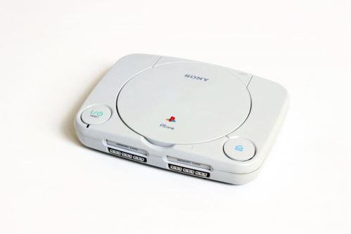 PlayStation 1 - PSone Slim (estetická vada)