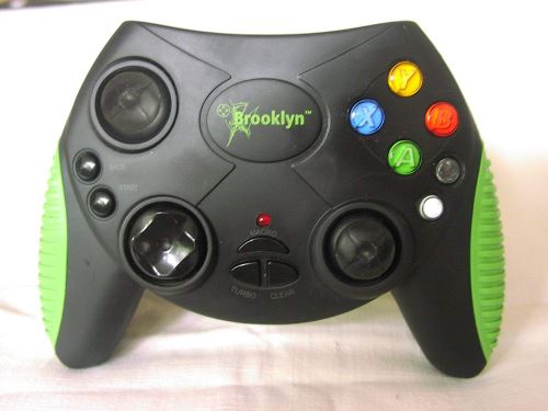 [Xbox Original] Drátový ovladač Brooklyn Multimedia Cross PAD - černý