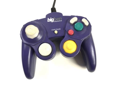 [Nintendo GameCube] Drátový ovladač BigBen - fialový (estetická vada)