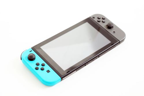 Nintendo Switch + Originální balení (estetická vada)