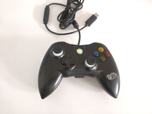 [Xbox 360] Drátový Ovladač MadCatz - černý