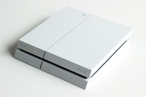 PlayStation 4 500 GB - Bílá edice (estetická vada)