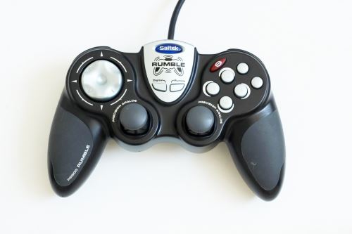 [PS3][PC] Drátový Ovladač Saitek P2500 Rumble - černý (estetická vada)