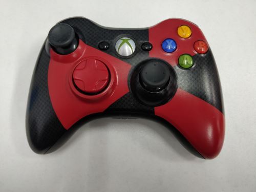 [Xbox 360] Bezdrátový Ovladač Microsoft - černočervený (estetické vady)