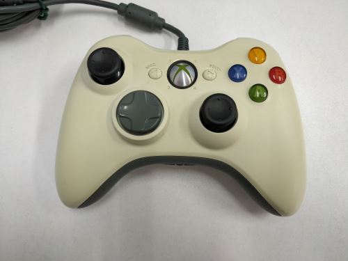 [Xbox 360] Drátový Ovladač Microsoft - bílý (nažloutlý) (estetická vada)