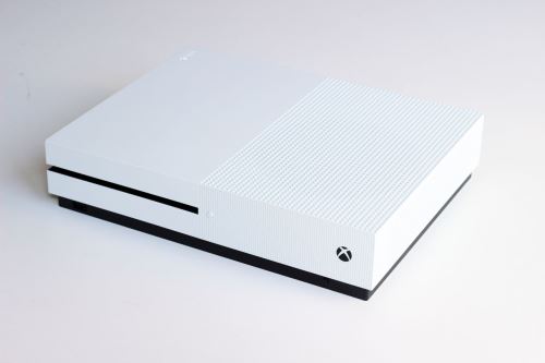 Xbox One S 500 GB (Plná verze s DVD mechanikou) (estetická vada)