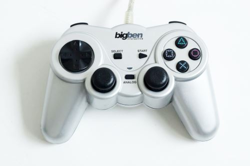 [PS2] Drátový Ovladač Bigben stříbrný (estetická vada)